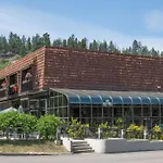 Tonquin Inn