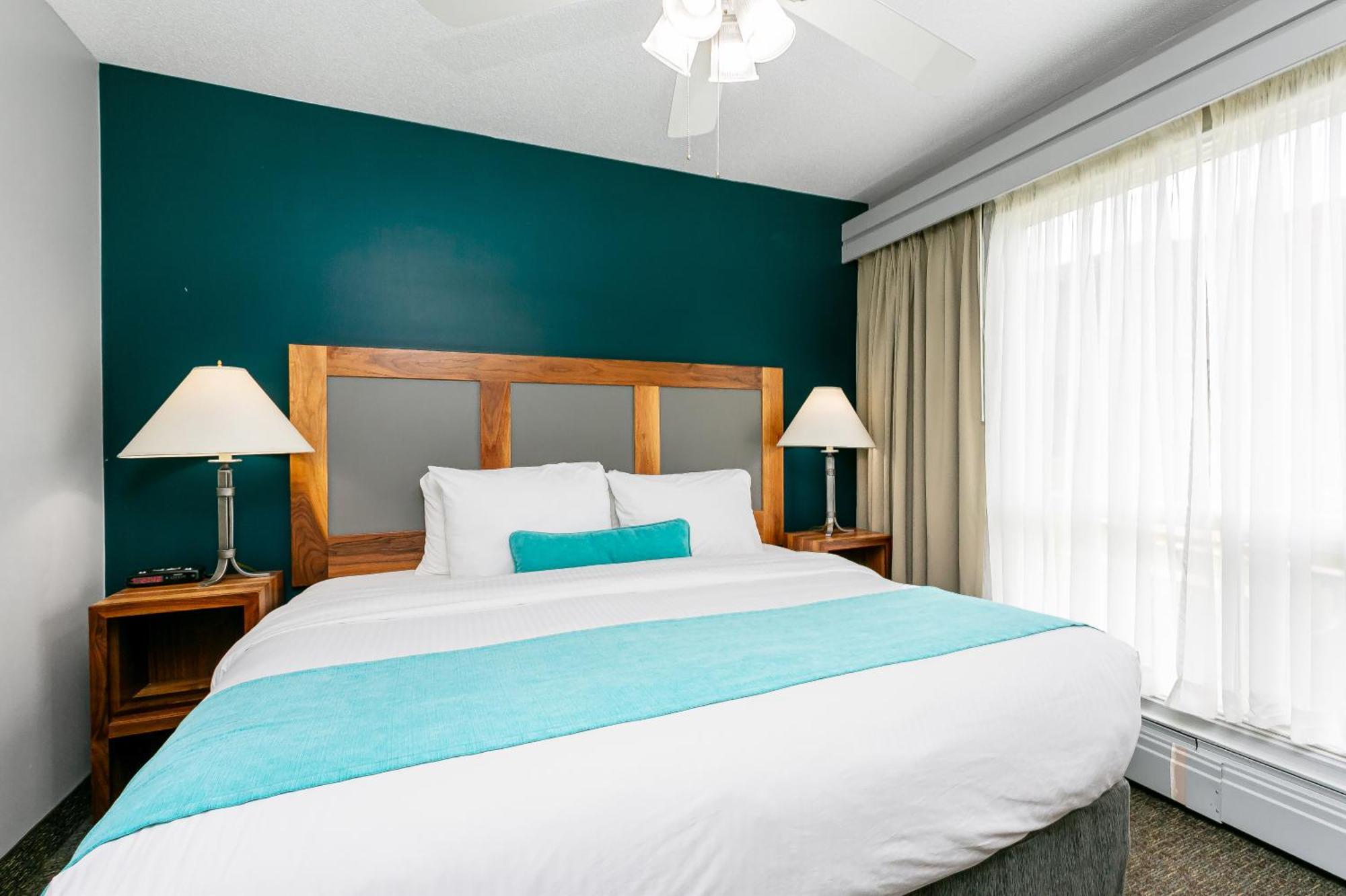 Tonquin Hotel