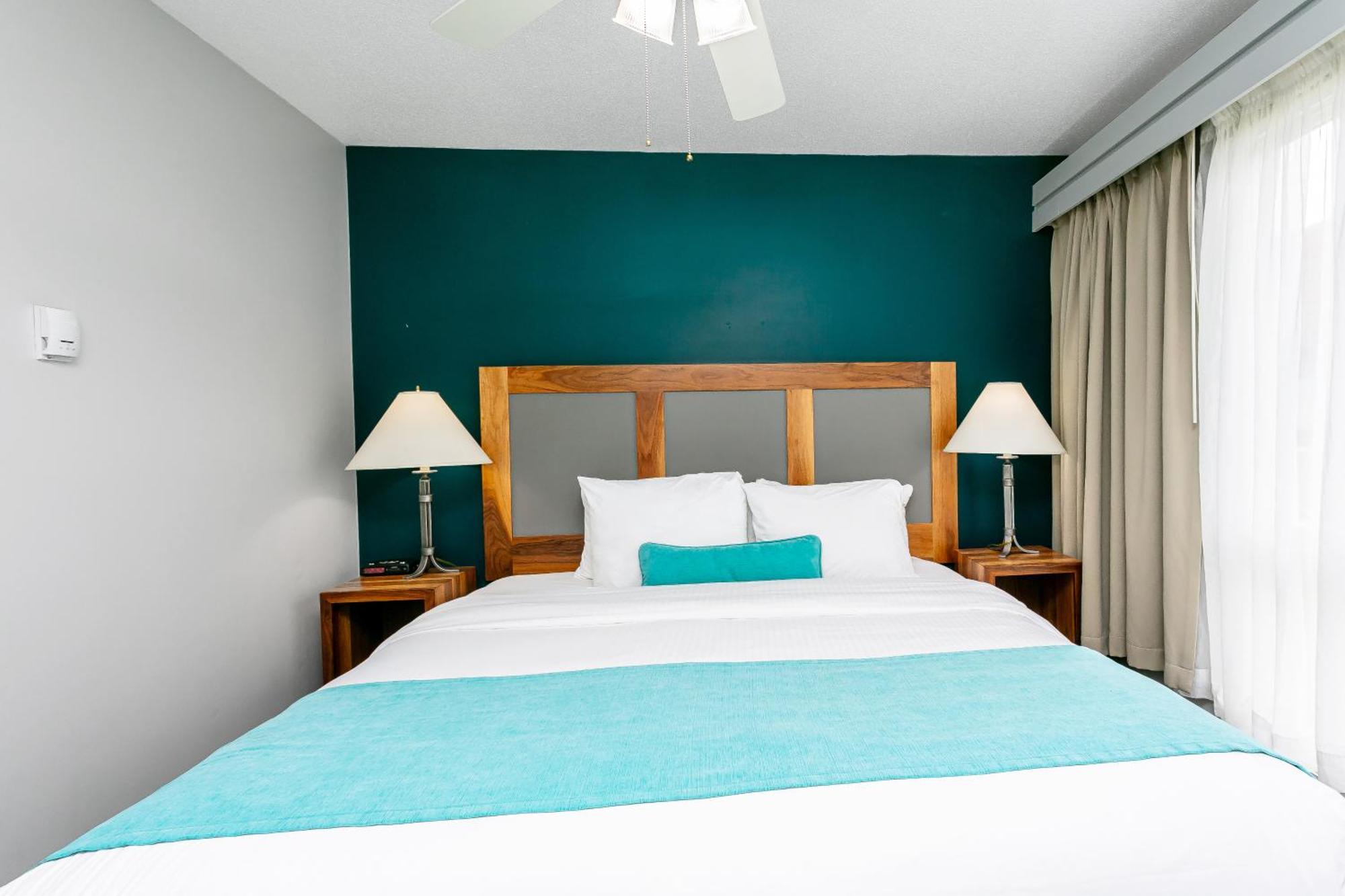 Tonquin Hotel 3*