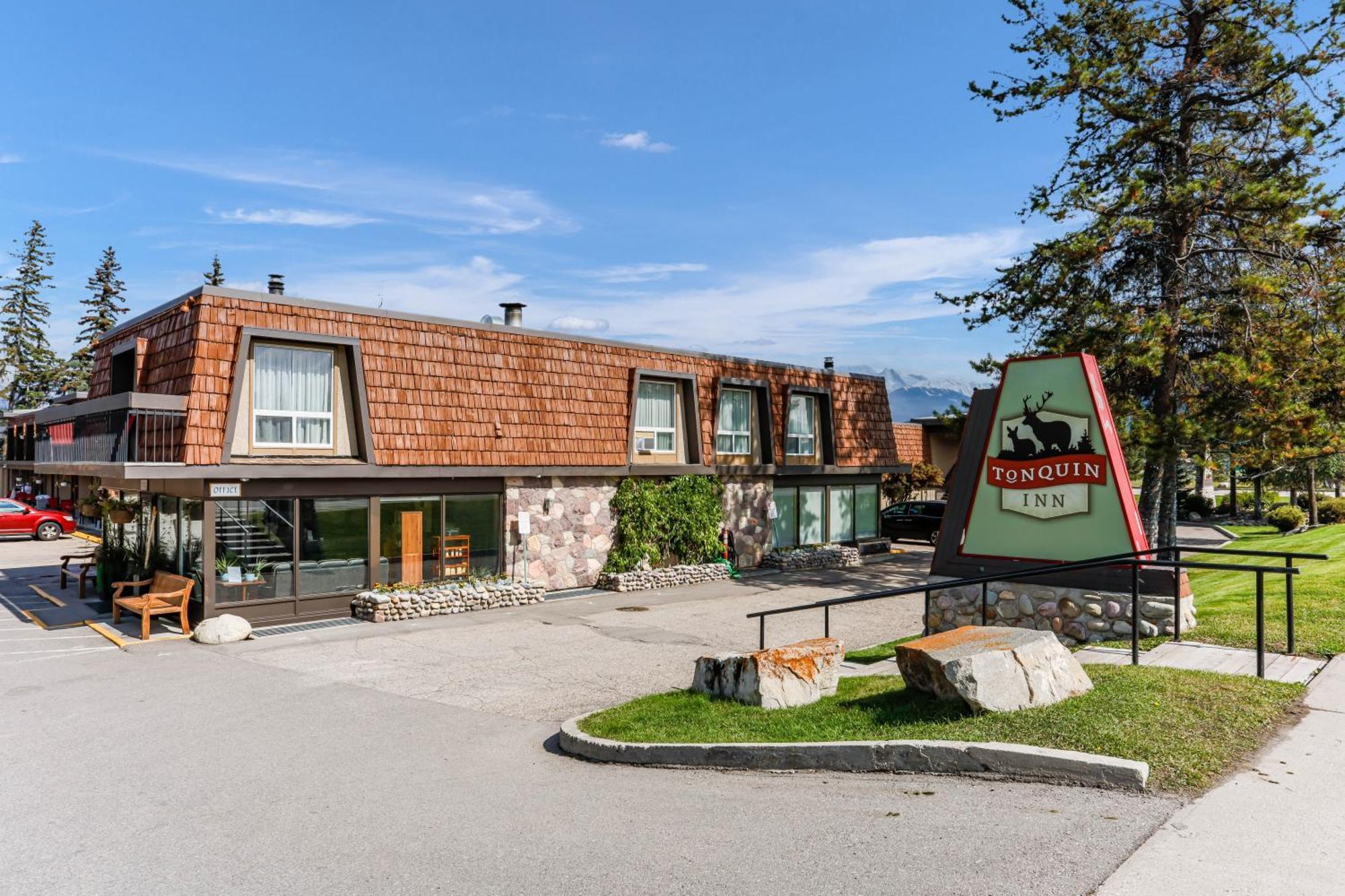 Tonquin Hotel
